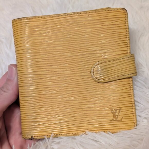 Louis Vuitton, Compact Wallet Epi Leather Yellow MI0969 - Picture 3 of 11